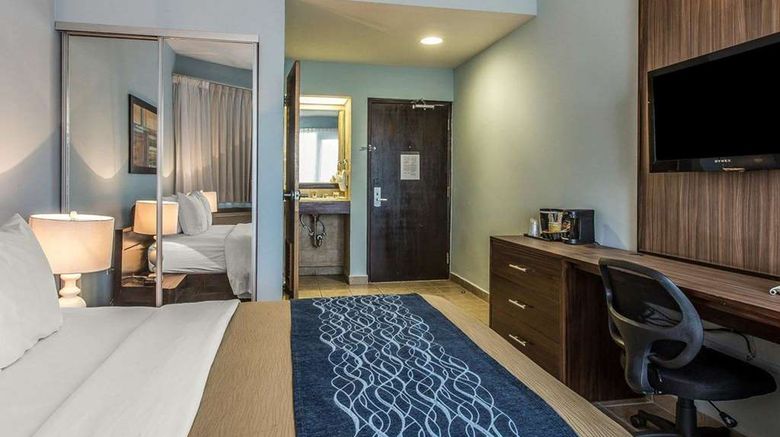 <b>Comfort Inn And Suites Levittown Room</b>. Images powered by <a href="https://iceportal.shijigroup.com/" title="IcePortal" target="_blank">IcePortal</a>.