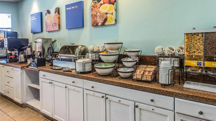 Comfort Inn And Suites Levittown Restaurant