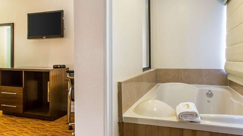 <b>Quality Inn & Suites Middletown Room</b>. Images powered by <a href="https://iceportal.shijigroup.com/" title="IcePortal" target="_blank">IcePortal</a>.