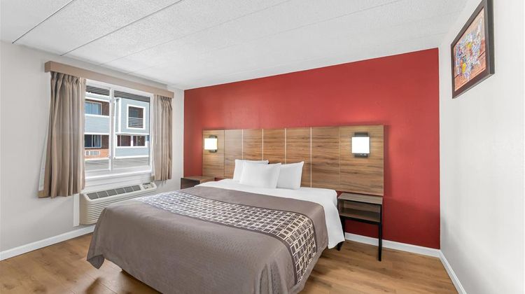 Econo Lodge Room