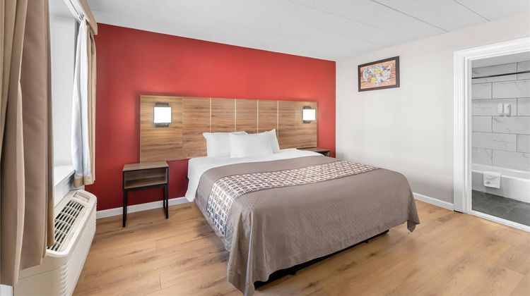 Econo Lodge Room