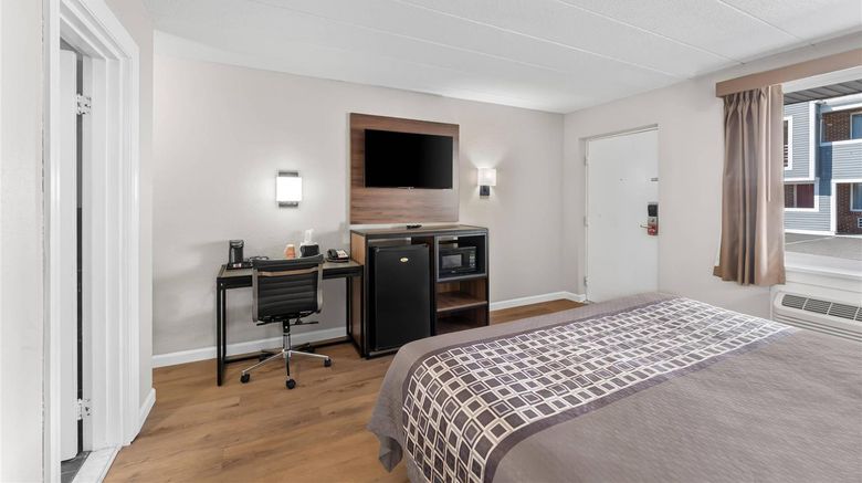 <b>Econo Lodge Room</b>. Images powered by <a href="https://iceportal.shijigroup.com/" title="IcePortal" target="_blank">IcePortal</a>.