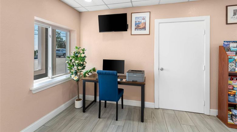 <b>Econo Lodge Other</b>. Images powered by <a href="https://iceportal.shijigroup.com/" title="IcePortal" target="_blank">IcePortal</a>.