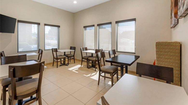 <b>Sleep Inn Carolina First Center Restaurant</b>. Images powered by <a href="https://iceportal.shijigroup.com/" title="IcePortal" target="_blank">IcePortal</a>.