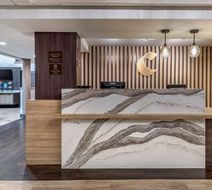 Comfort Suites Lobby