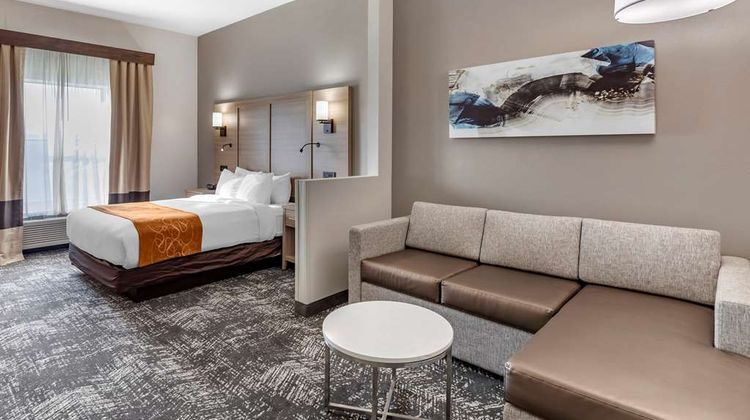 Comfort Suites Room