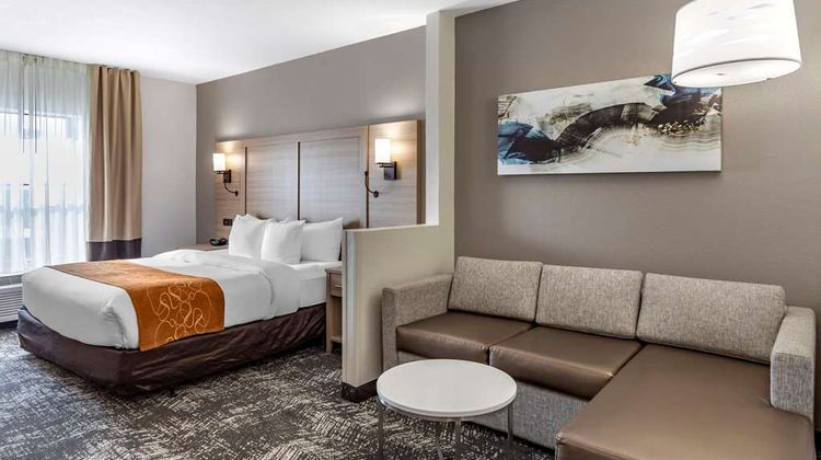 Comfort Suites Room
