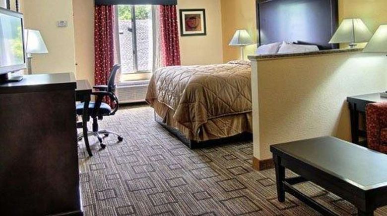 <b>Quality Inn & Suites Greenvile Suite</b>. Images powered by <a href="https://iceportal.shijigroup.com/" title="IcePortal" target="_blank">IcePortal</a>.