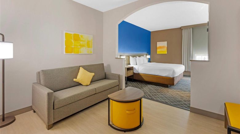 <b>Comfort Suites Sumter Suite</b>. Images powered by <a href="https://iceportal.shijigroup.com/" title="IcePortal" target="_blank">IcePortal</a>.