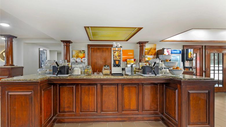 <b>Comfort Suites Sumter Restaurant</b>. Images powered by <a href="https://iceportal.shijigroup.com/" title="IcePortal" target="_blank">IcePortal</a>.