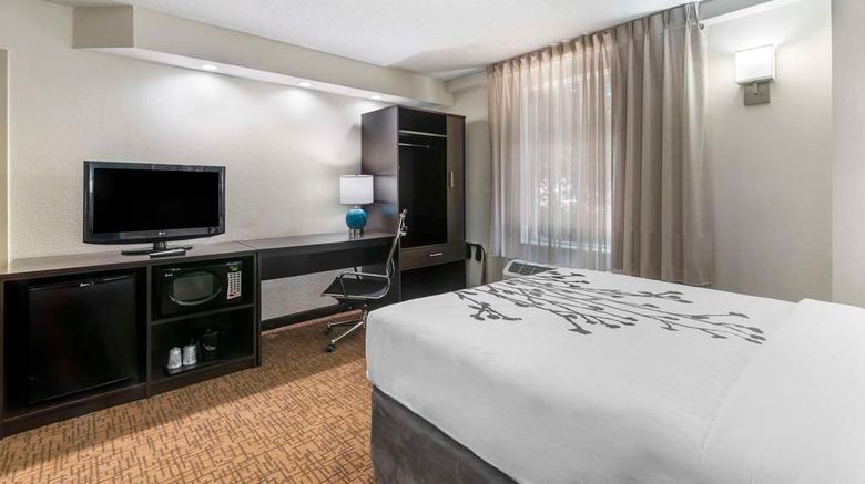 <b>Sleep Inn Room</b>. Images powered by <a href="https://iceportal.shijigroup.com/" title="IcePortal" target="_blank">IcePortal</a>.
