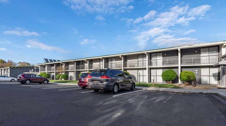 <b>Quality Inn & Suites Exterior</b>. Images powered by <a href="https://iceportal.shijigroup.com/" title="IcePortal" target="_blank">IcePortal</a>.