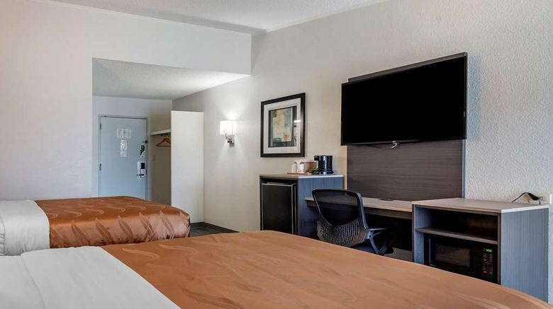 <b>Quality Inn & Suites Room</b>. Images powered by <a href="https://iceportal.shijigroup.com/" title="IcePortal" target="_blank">IcePortal</a>.