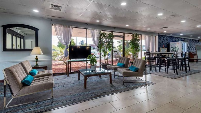 <b>Quality Inn & Suites Lobby</b>. Images powered by <a href="https://iceportal.shijigroup.com/" title="IcePortal" target="_blank">IcePortal</a>.
