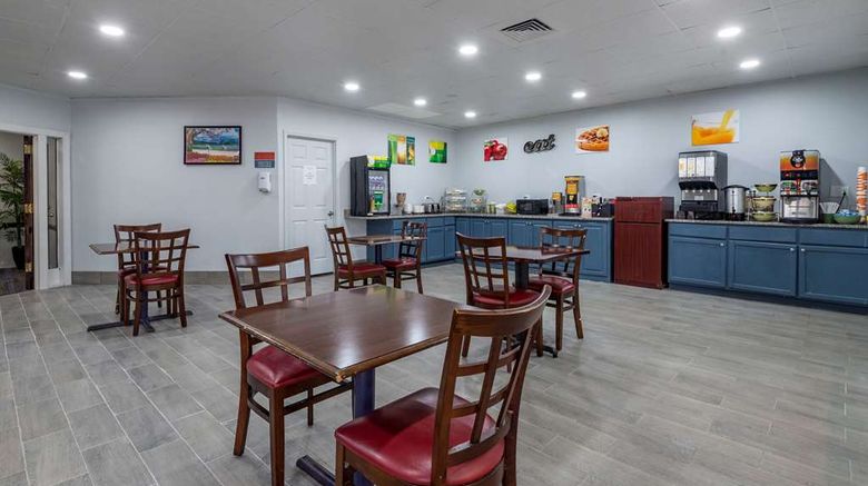 <b>Quality Inn & Suites Restaurant</b>. Images powered by <a href="https://iceportal.shijigroup.com/" title="IcePortal" target="_blank">IcePortal</a>.