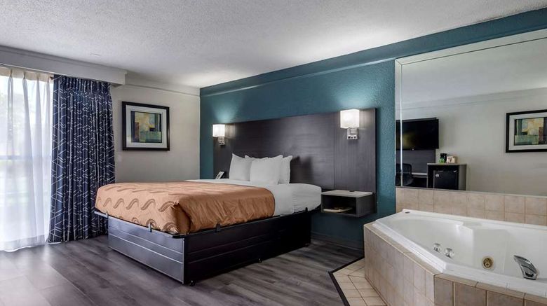 <b>Quality Inn & Suites Suite</b>. Images powered by <a href="https://iceportal.shijigroup.com/" title="IcePortal" target="_blank">IcePortal</a>.