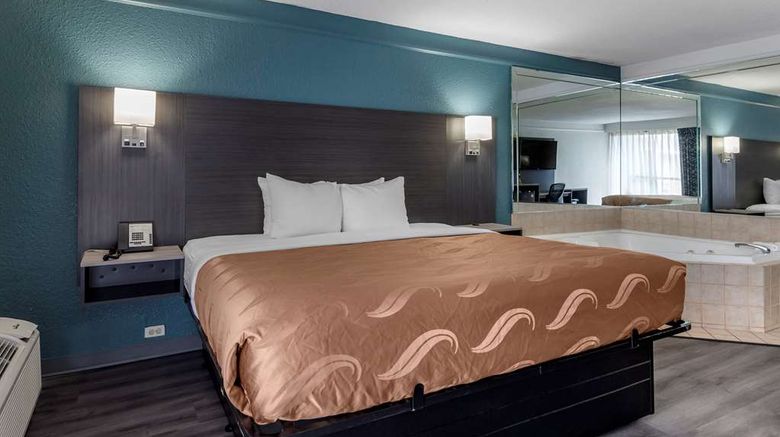 <b>Quality Inn & Suites Suite</b>. Images powered by <a href="https://iceportal.shijigroup.com/" title="IcePortal" target="_blank">IcePortal</a>.