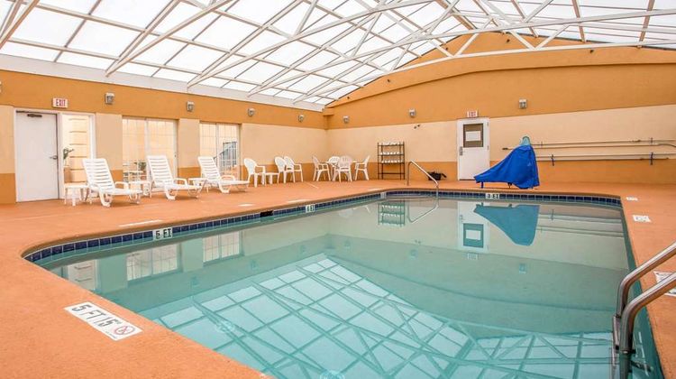 Comfort Inn & Suites Ft Jackson Maingate Pool