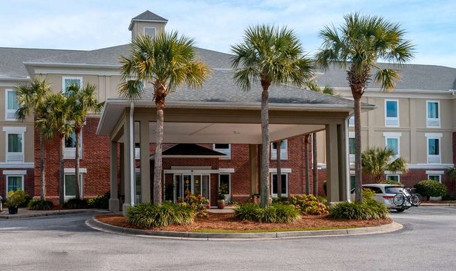 Comfort Inn & Suites Patriots Point Exterior