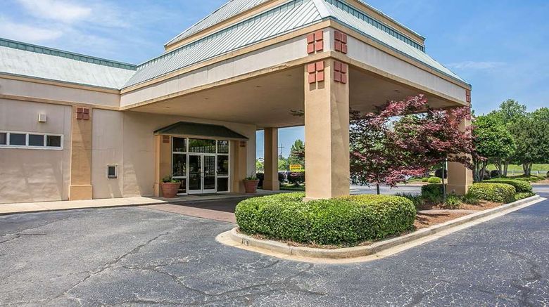 <b>Quality Inn Exterior</b>. Images powered by <a href="https://iceportal.shijigroup.com/" title="IcePortal" target="_blank">IcePortal</a>.