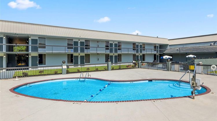 Quality Inn Pool