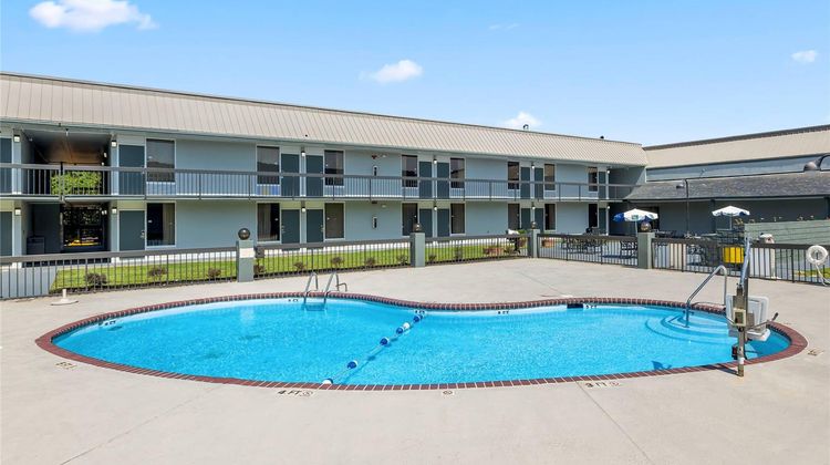 Quality Inn Pool