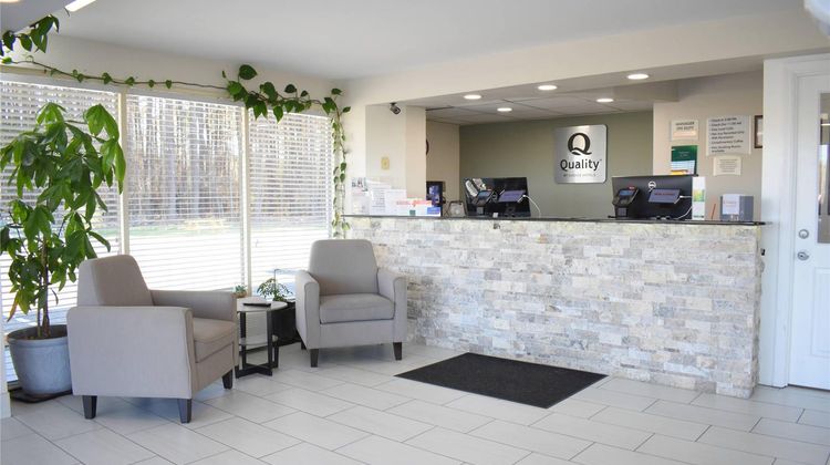 Quality Inn Manning Lobby