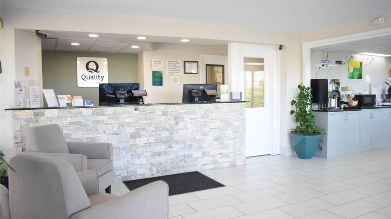 <b>Quality Inn Manning Lobby</b>. Images powered by <a href="https://iceportal.shijigroup.com/" title="IcePortal" target="_blank">IcePortal</a>.