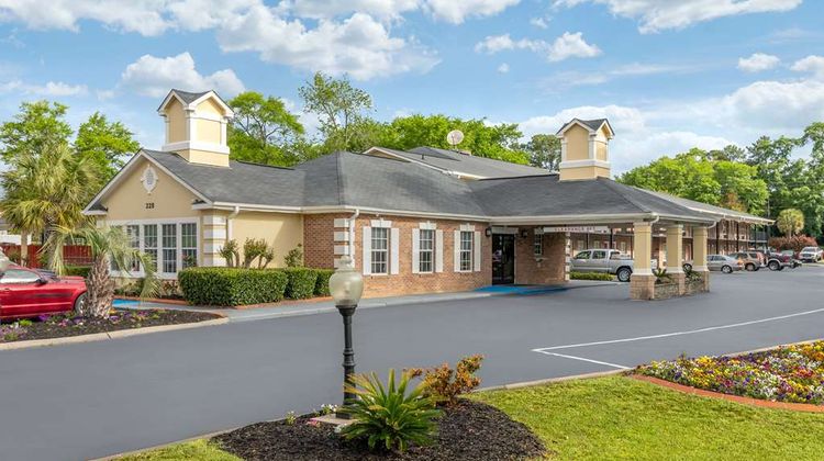 Quality Inn and Suites Lexington Exterior
