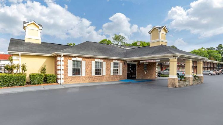 Quality Inn and Suites Lexington Exterior