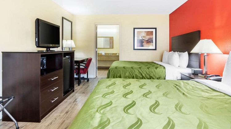 Quality Inn and Suites Lexington Room