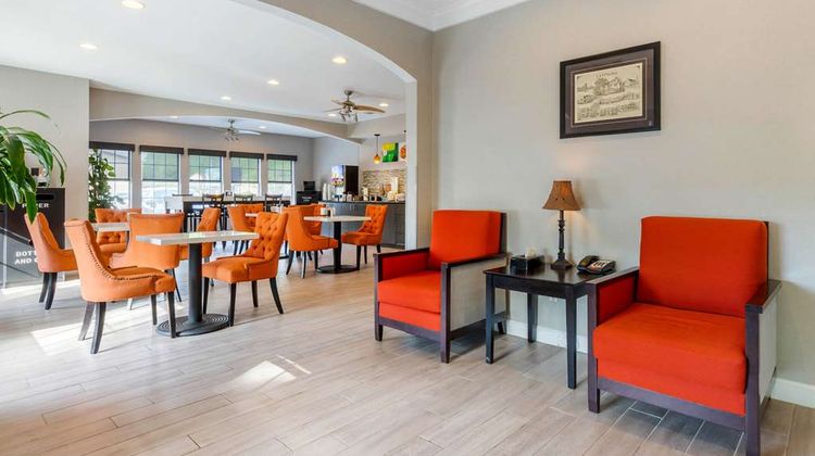 Quality Inn and Suites Lexington Lobby