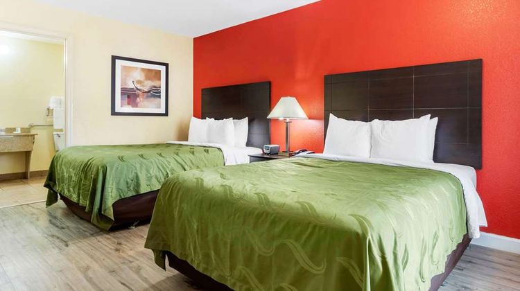 Quality Inn and Suites Lexington Room