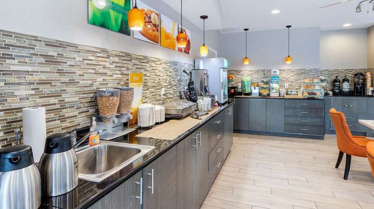 Quality Inn and Suites Lexington Restaurant