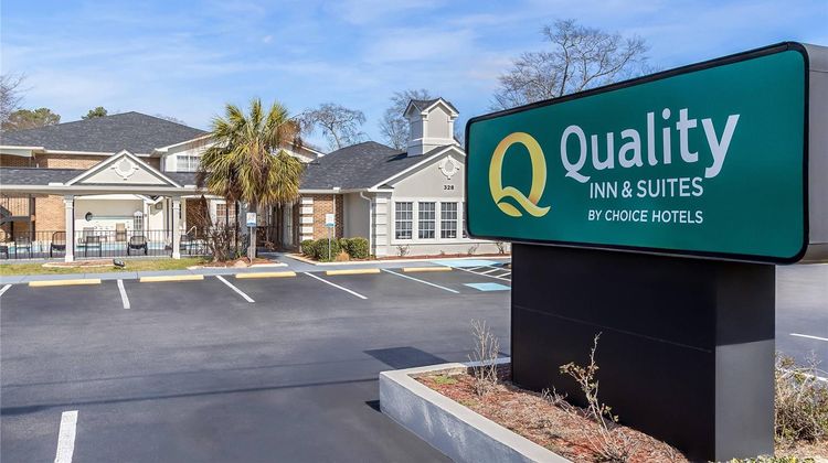Quality Inn and Suites Lexington Exterior