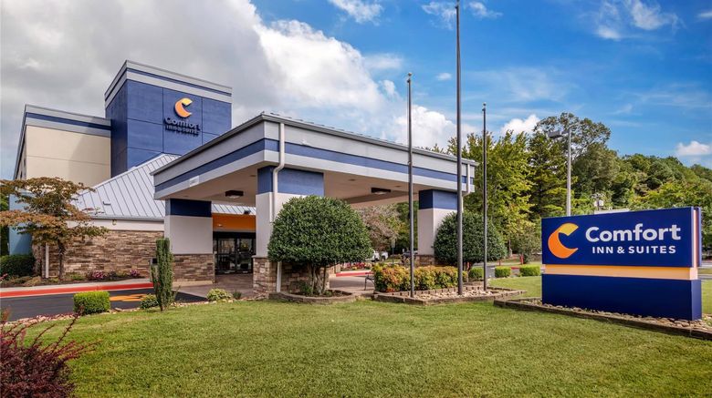 <b>Comfort Inn & Suites Exterior</b>. Images powered by <a href="https://iceportal.shijigroup.com/" title="IcePortal" target="_blank">IcePortal</a>.