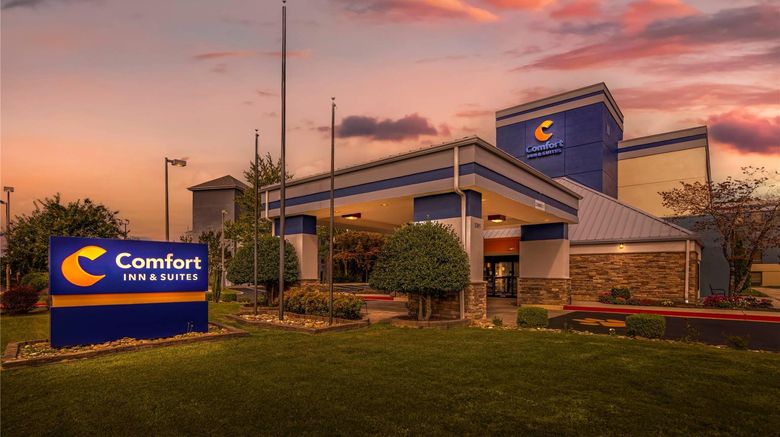 <b>Comfort Inn & Suites Exterior</b>. Images powered by <a href="https://iceportal.shijigroup.com/" title="IcePortal" target="_blank">IcePortal</a>.