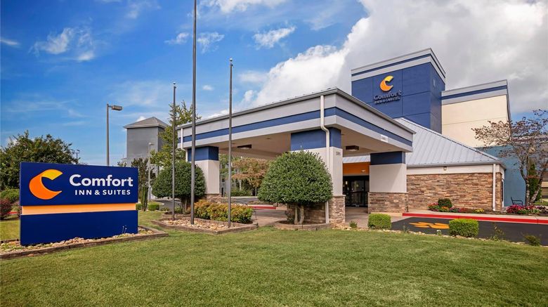 <b>Comfort Inn & Suites Exterior</b>. Images powered by <a href="https://iceportal.shijigroup.com/" title="IcePortal" target="_blank">IcePortal</a>.