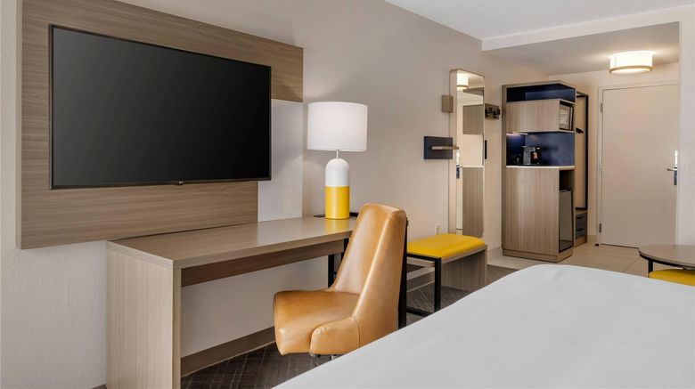 <b>Comfort Inn & Suites Room</b>. Images powered by <a href="https://iceportal.shijigroup.com/" title="IcePortal" target="_blank">IcePortal</a>.