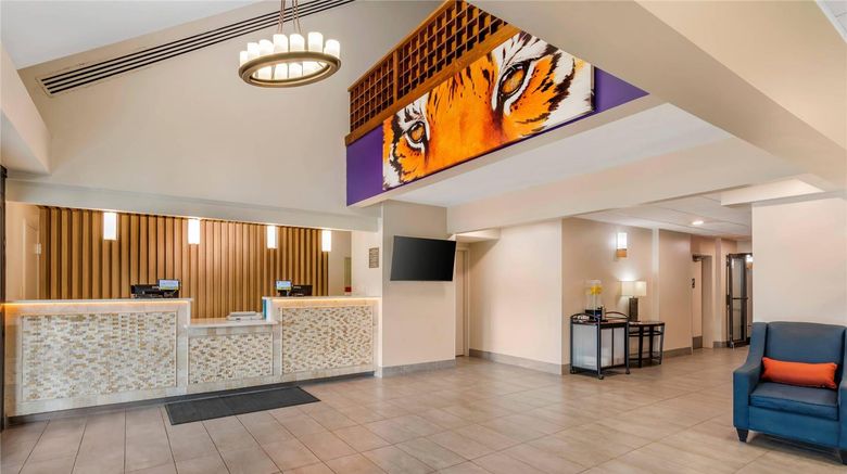<b>Comfort Inn & Suites Lobby</b>. Images powered by <a href="https://iceportal.shijigroup.com/" title="IcePortal" target="_blank">IcePortal</a>.