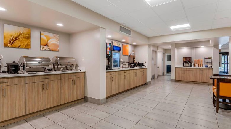 <b>Comfort Inn & Suites Restaurant</b>. Images powered by <a href="https://iceportal.shijigroup.com/" title="IcePortal" target="_blank">IcePortal</a>.