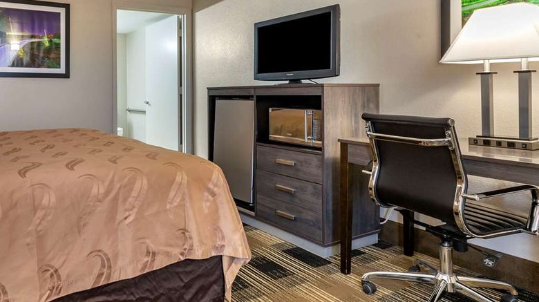 <b>Quality Inn South Room</b>. Images powered by <a href="https://iceportal.shijigroup.com/" title="IcePortal" target="_blank">IcePortal</a>.