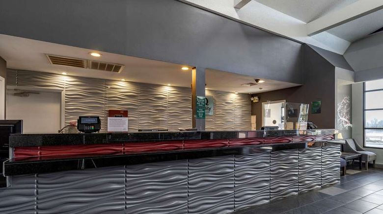 <b>Quality Inn South Lobby</b>. Images powered by <a href="https://iceportal.shijigroup.com/" title="IcePortal" target="_blank">IcePortal</a>.