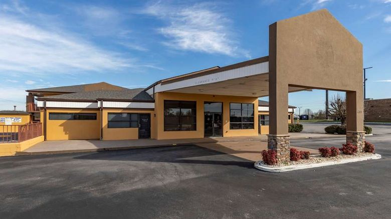 <b>Quality Inn South Exterior</b>. Images powered by <a href="https://iceportal.shijigroup.com/" title="IcePortal" target="_blank">IcePortal</a>.