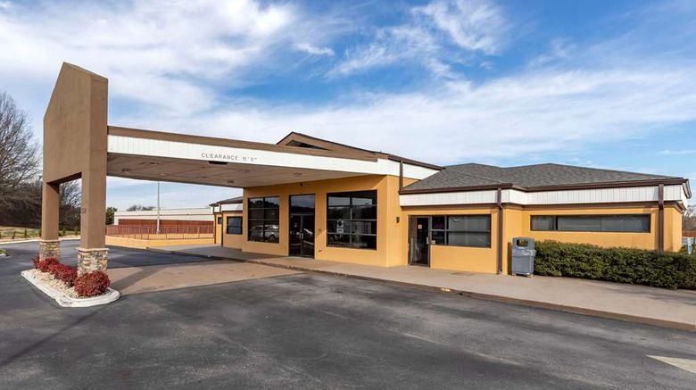 <b>Quality Inn South Exterior</b>. Images powered by <a href="https://iceportal.shijigroup.com/" title="IcePortal" target="_blank">IcePortal</a>.