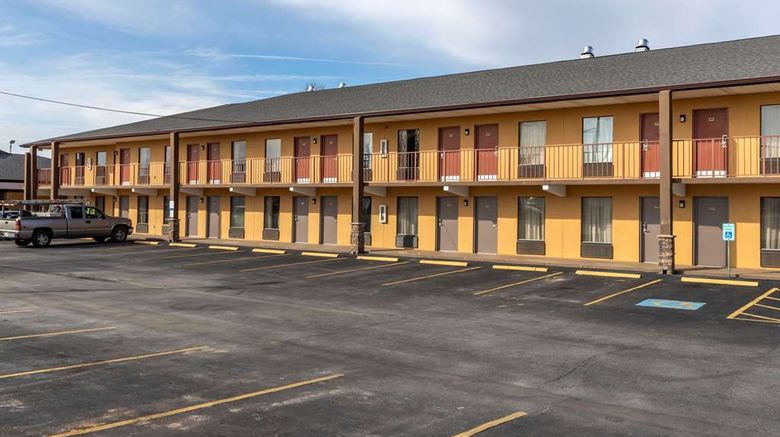 <b>Quality Inn South Exterior</b>. Images powered by <a href="https://iceportal.shijigroup.com/" title="IcePortal" target="_blank">IcePortal</a>.