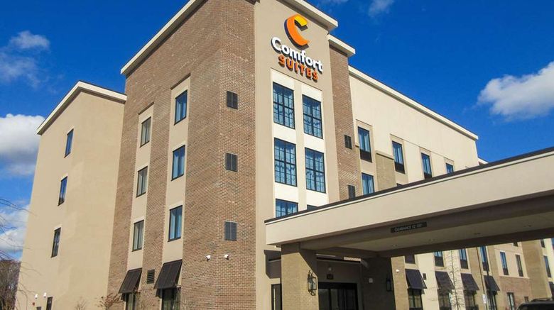 <b>Comfort Suites Summerville Exterior</b>. Images powered by <a href="https://iceportal.shijigroup.com/" title="IcePortal" target="_blank">IcePortal</a>.