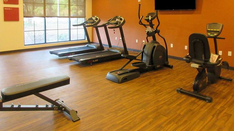 <b>Comfort Suites Summerville Health</b>. Images powered by <a href="https://iceportal.shijigroup.com/" title="IcePortal" target="_blank">IcePortal</a>.