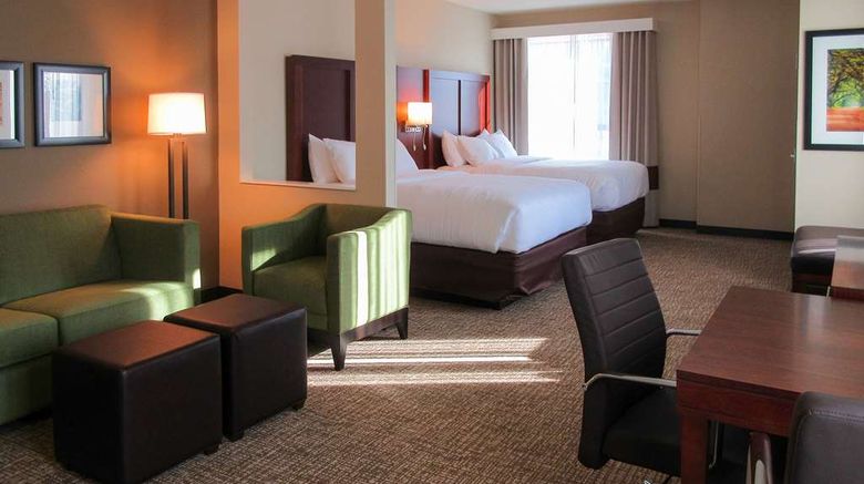 <b>Comfort Suites Summerville Suite</b>. Images powered by <a href="https://iceportal.shijigroup.com/" title="IcePortal" target="_blank">IcePortal</a>.
