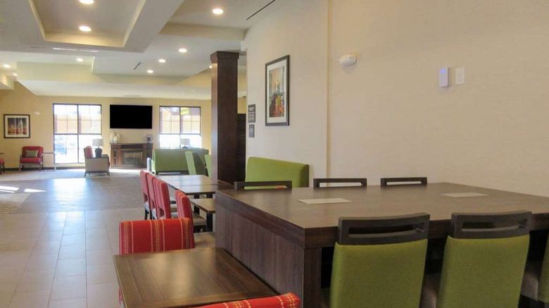 <b>Comfort Suites Summerville Restaurant</b>. Images powered by <a href="https://iceportal.shijigroup.com/" title="IcePortal" target="_blank">IcePortal</a>.